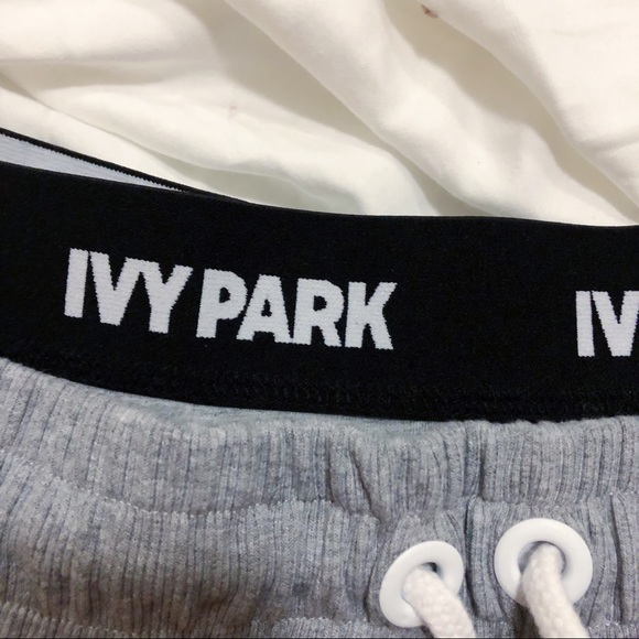 🚫SOLD🚫Ivy Park off the shoulder top - Picture 4 of 4